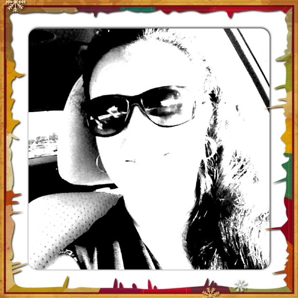 Meet your Posher, Renée - Picture 1 of 1